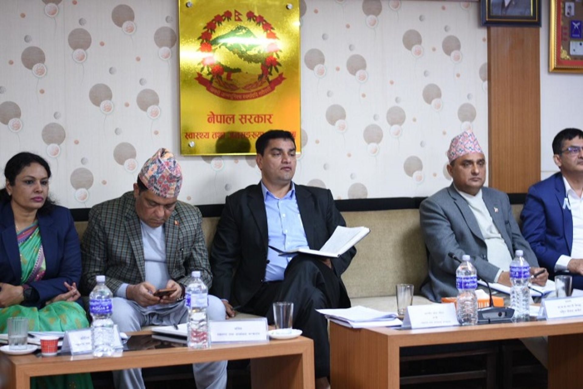 कर्मचारीलाई स्वास्थ्यमन्त्रीको निर्देशन–फाइल अड्काएर जनतालाई दुःख नदिनुस्  